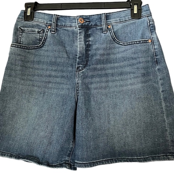 Jessica Simpson Classic Blue Jean Shorts Size 8 - Picture 1 of 4